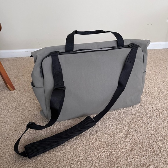 lululemon duffle bag gray's